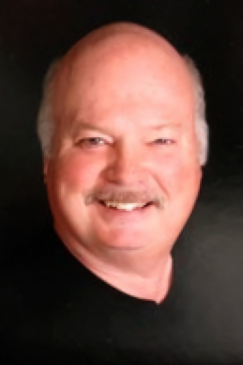 man wearing black shirt